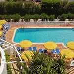 Апартаменты 1 Bed Flat - Sleeps 2 - Pool - Parking - Wifi Praia Da Luz