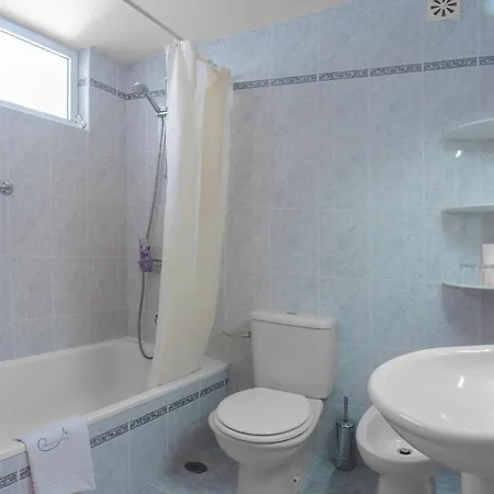 1 Bed Flat - Sleeps 2 - Pool - Parking - Wifi Апартаменты Praia Da Luz