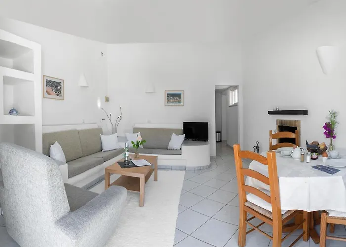 1 Bed Flat - Sleeps 2 - Pool - Parking - Wifi Luz