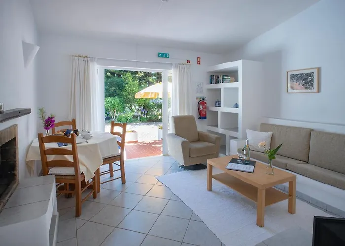1 Bed Flat - Sleeps 2 - Pool - Parking - Wifi Daire Luz