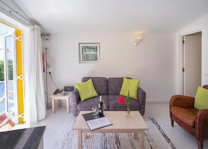 1 Bed Flat - Sleeps 2 - Pool - Parking - Wifi * Luz