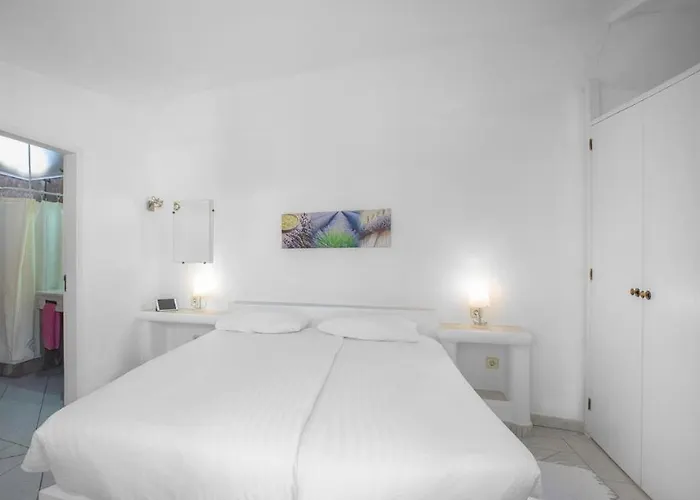1 Bed Flat - Sleeps 2 - Pool - Parking - Wifi Luz