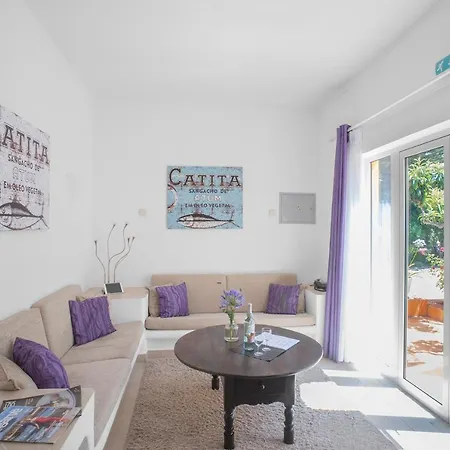 Appartement 1 Bed Flat - Sleeps 2 - Pool - Parking - Wifi