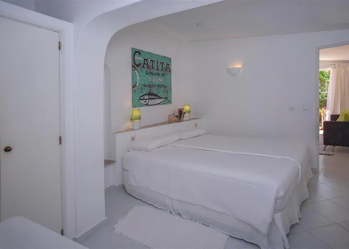 Appartement 1 Bed Flat - Sleeps 2 - Pool - Parking - Wifi *